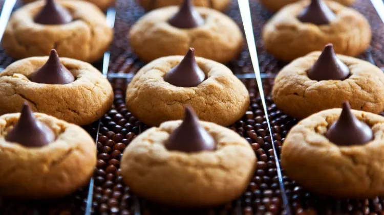 Clips: Peanut Butter Blossom Cookies